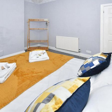 The Yellow Door By Avenew Management Serviced Accommodation Stoke-on-Trent Buitenkant foto