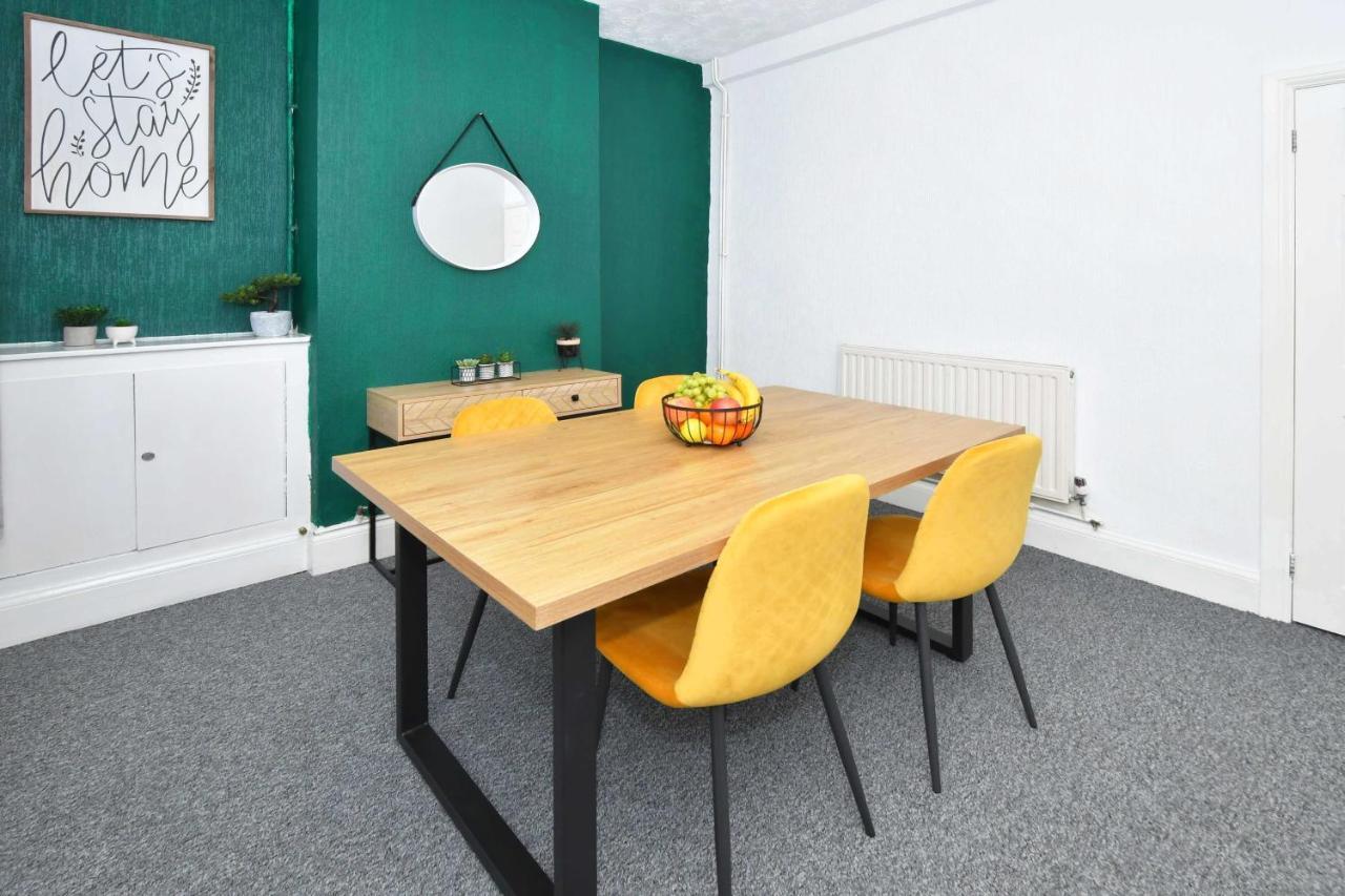 The Yellow Door By Avenew Management Serviced Accommodation Stoke-on-Trent Buitenkant foto