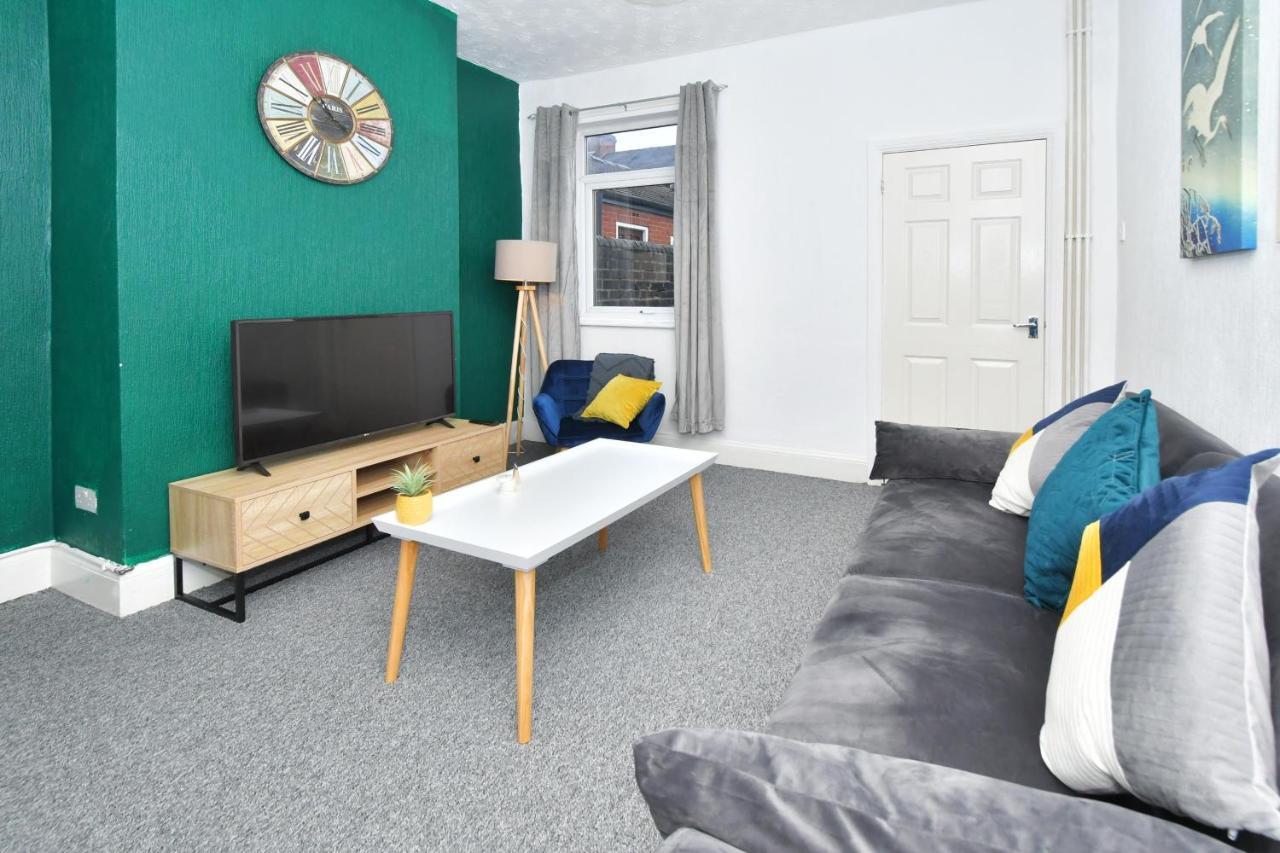 The Yellow Door By Avenew Management Serviced Accommodation Stoke-on-Trent Buitenkant foto