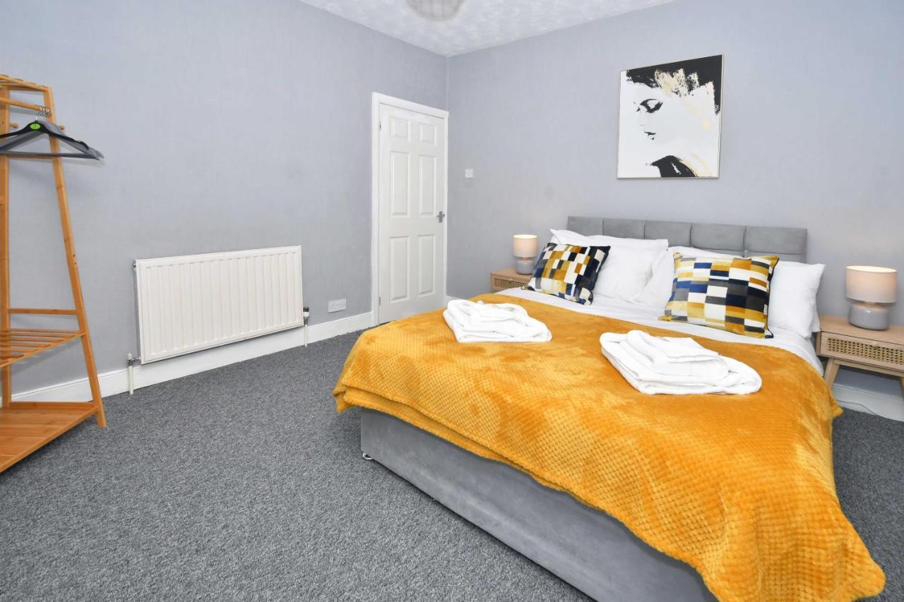 The Yellow Door By Avenew Management Serviced Accommodation Stoke-on-Trent Buitenkant foto