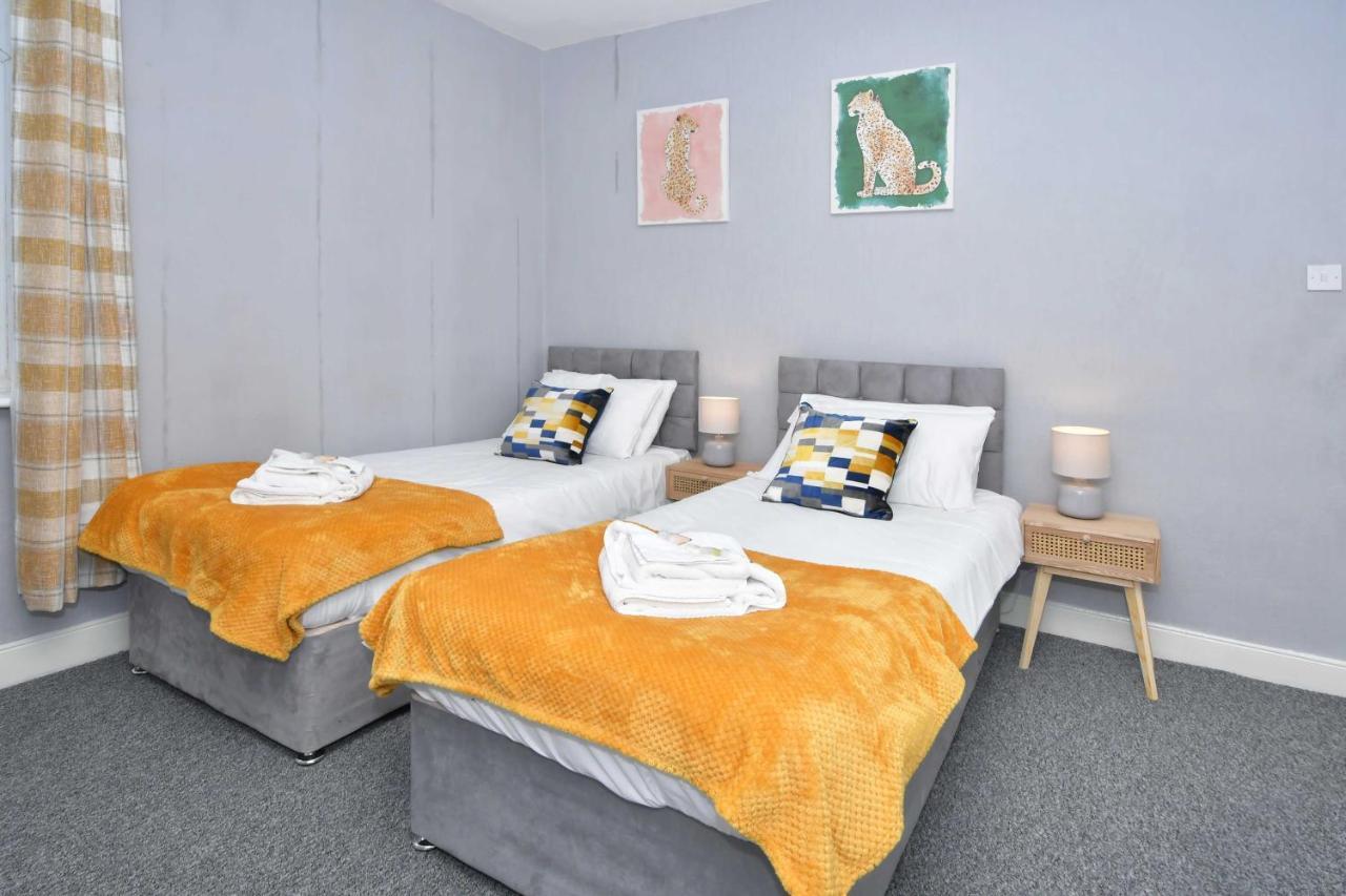 The Yellow Door By Avenew Management Serviced Accommodation Stoke-on-Trent Buitenkant foto