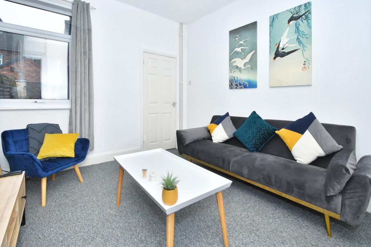 The Yellow Door By Avenew Management Serviced Accommodation Stoke-on-Trent Buitenkant foto