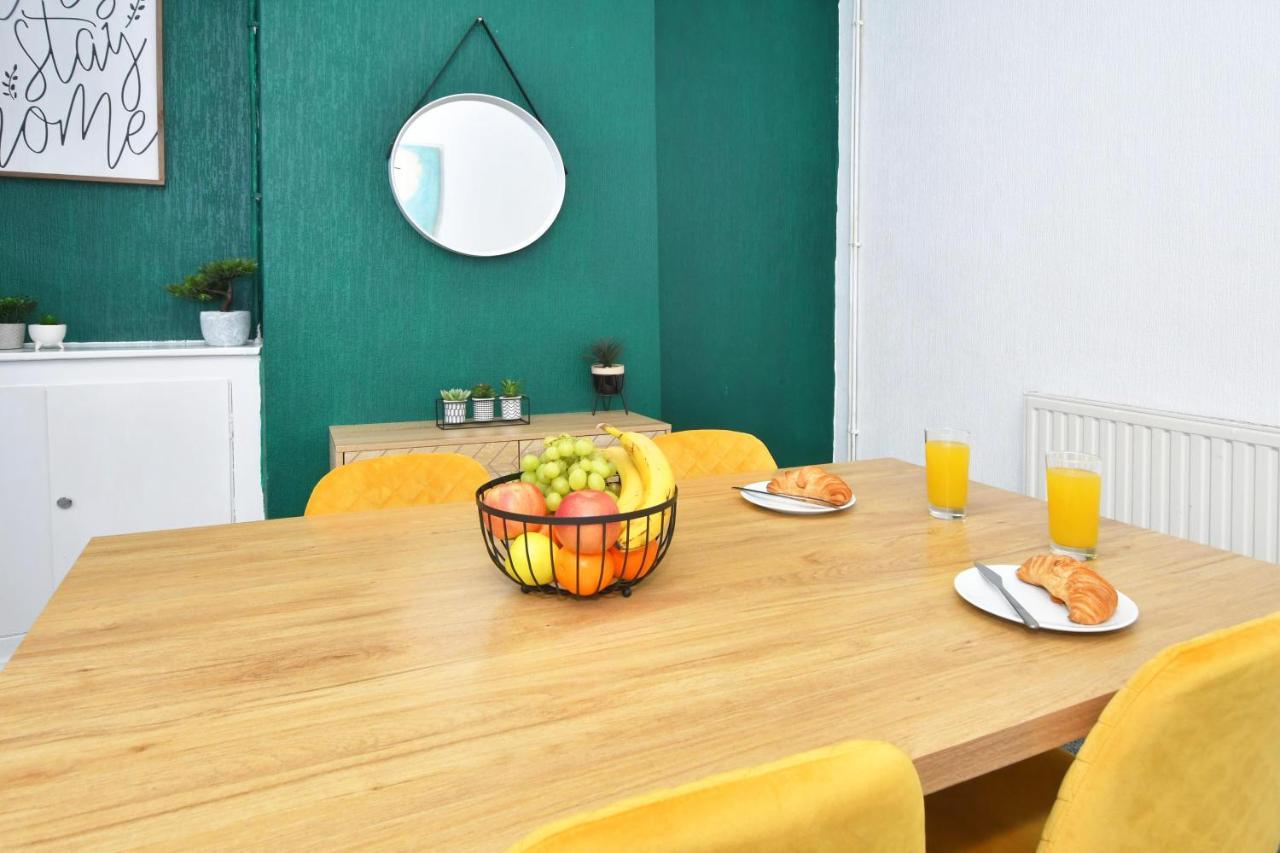 The Yellow Door By Avenew Management Serviced Accommodation Stoke-on-Trent Buitenkant foto
