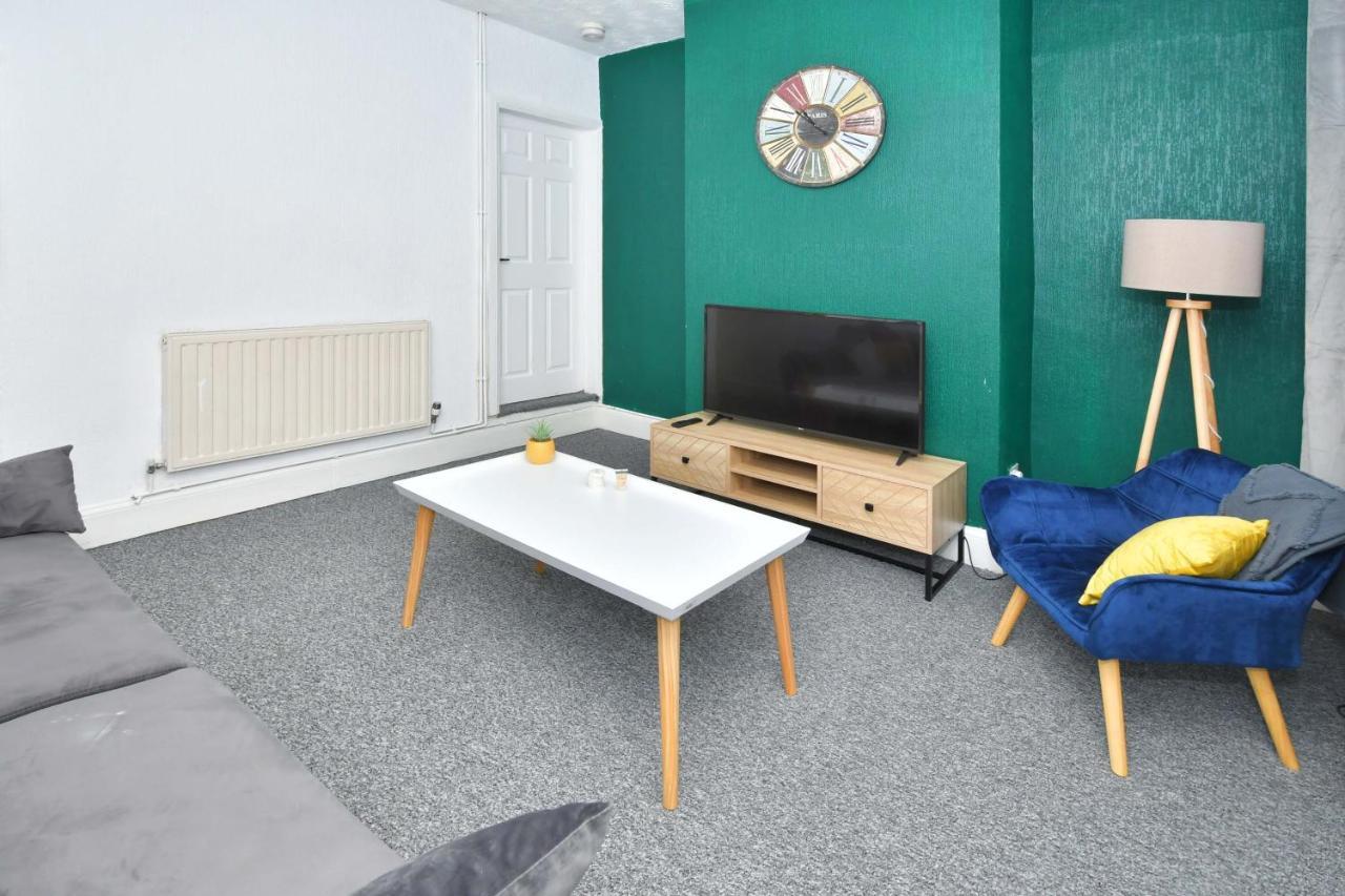 The Yellow Door By Avenew Management Serviced Accommodation Stoke-on-Trent Buitenkant foto