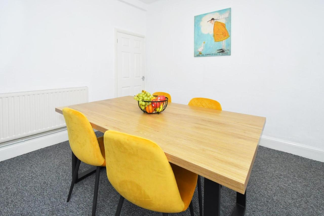 The Yellow Door By Avenew Management Serviced Accommodation Stoke-on-Trent Buitenkant foto