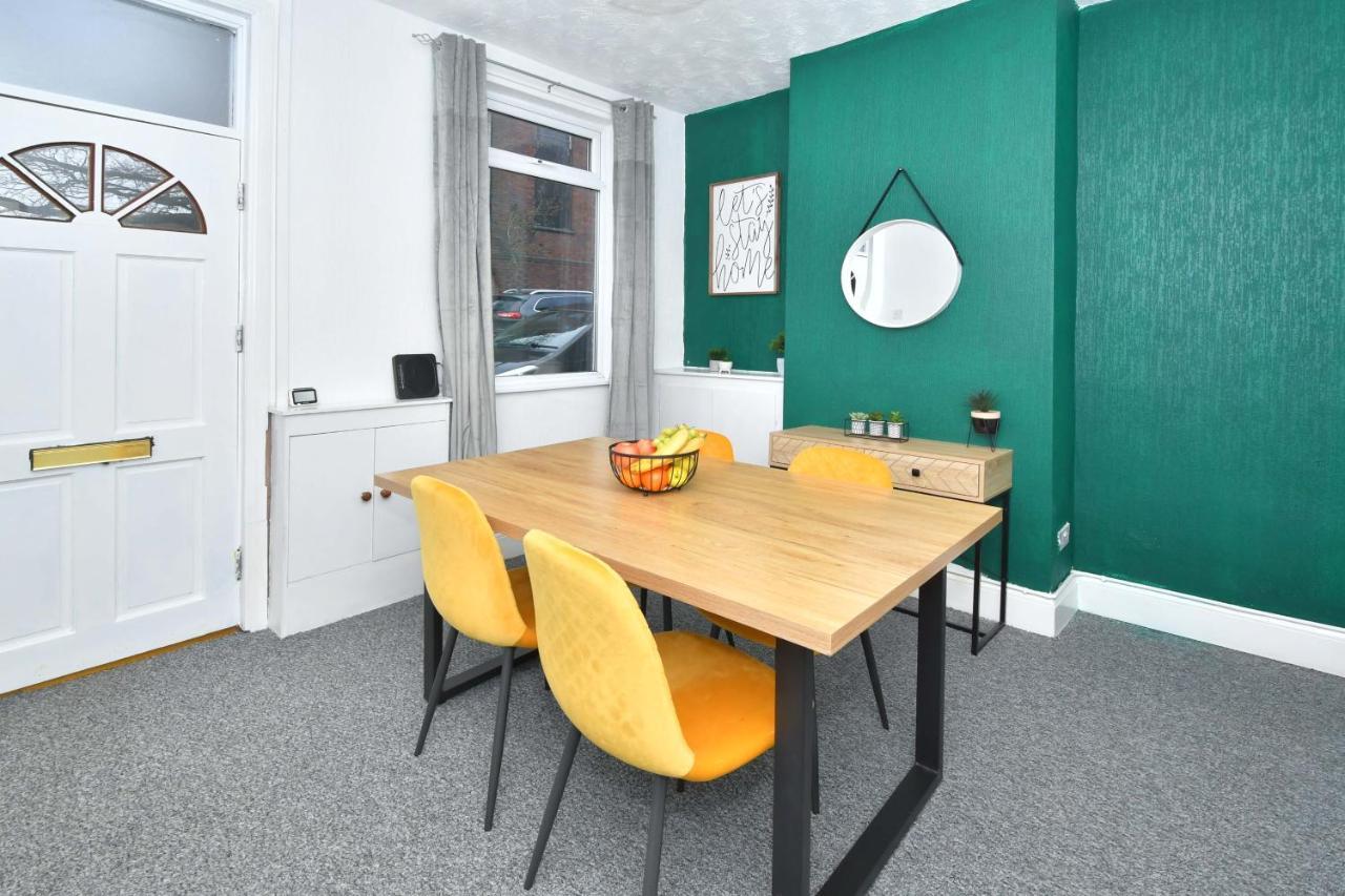 The Yellow Door By Avenew Management Serviced Accommodation Stoke-on-Trent Buitenkant foto