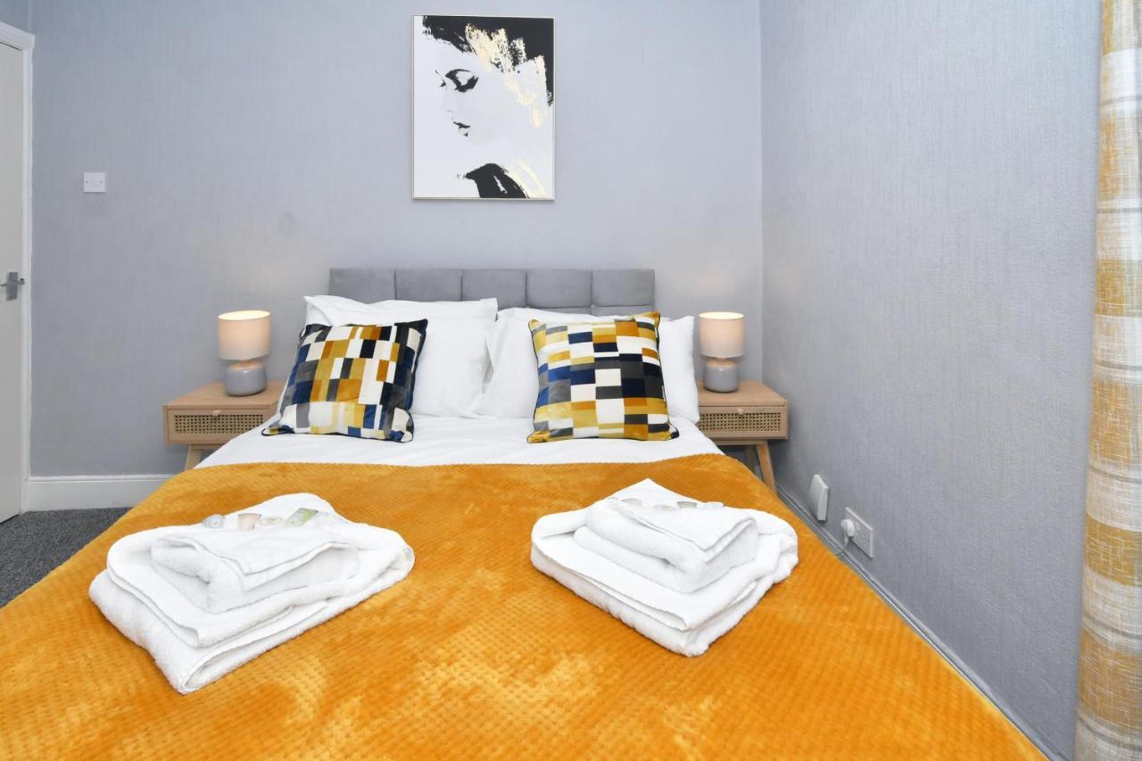 The Yellow Door By Avenew Management Serviced Accommodation Stoke-on-Trent Buitenkant foto