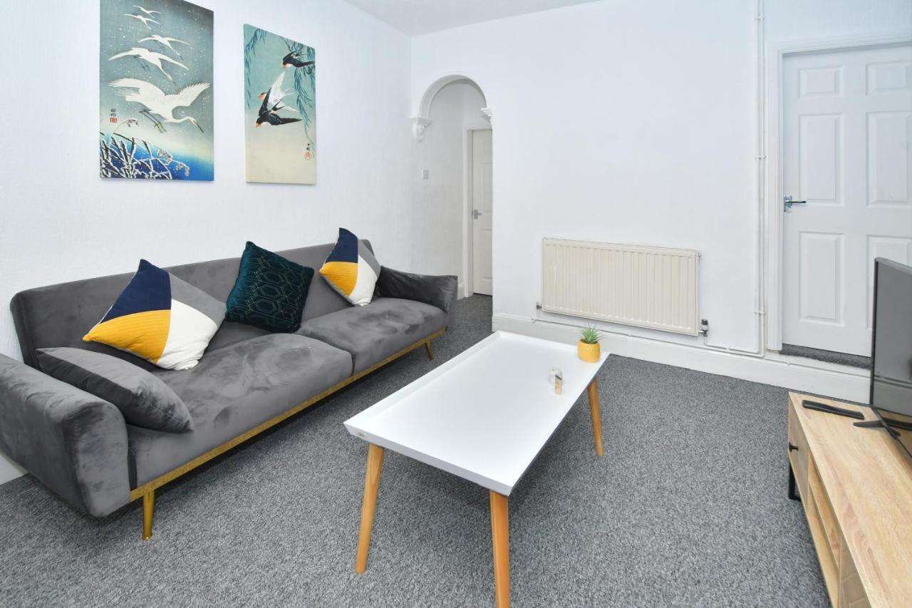 The Yellow Door By Avenew Management Serviced Accommodation Stoke-on-Trent Buitenkant foto