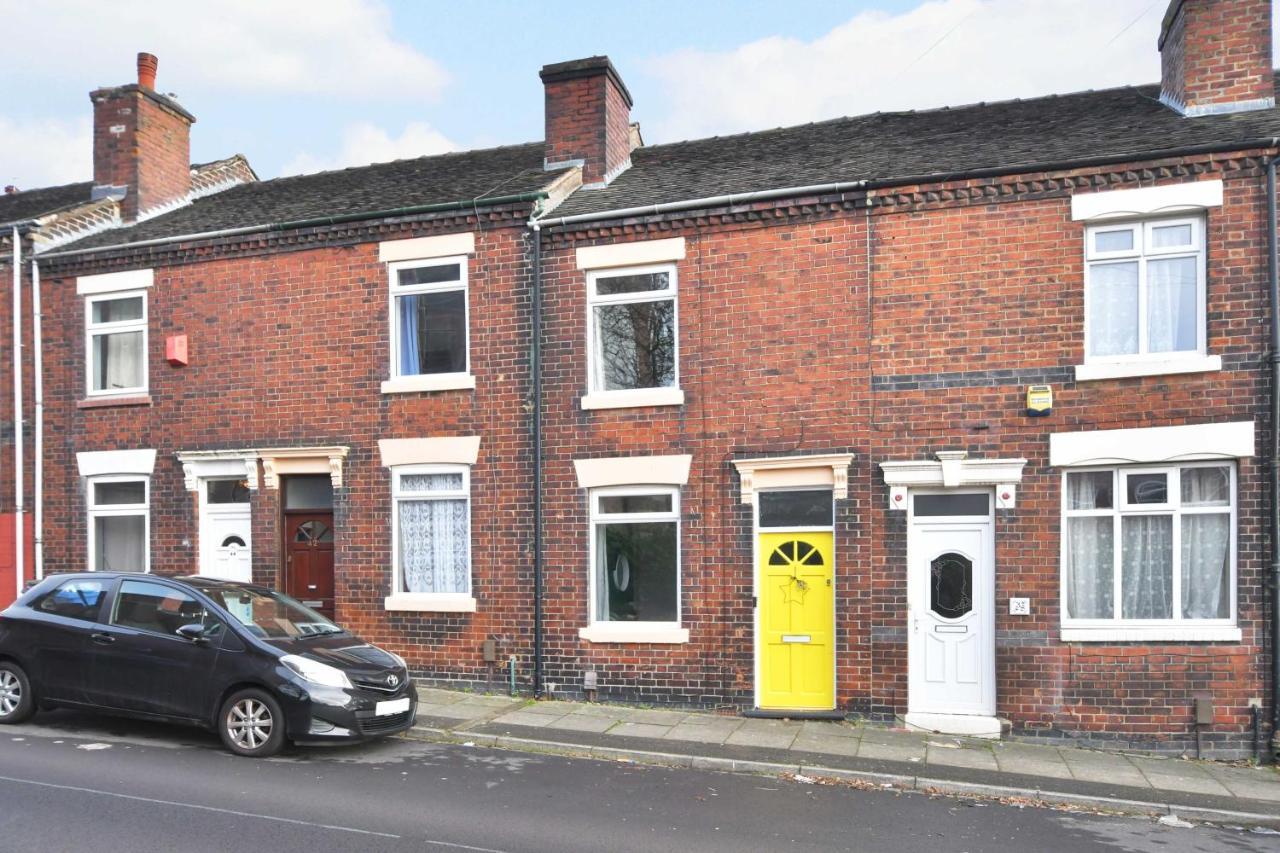 The Yellow Door By Avenew Management Serviced Accommodation Stoke-on-Trent Buitenkant foto
