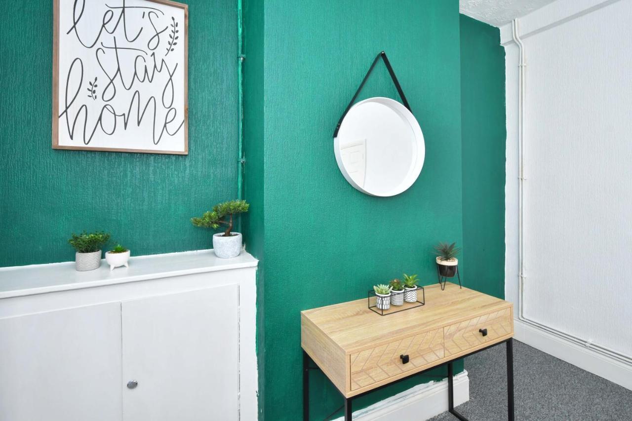 The Yellow Door By Avenew Management Serviced Accommodation Stoke-on-Trent Buitenkant foto