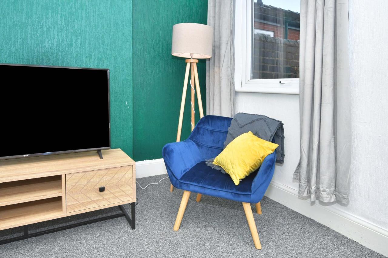 The Yellow Door By Avenew Management Serviced Accommodation Stoke-on-Trent Buitenkant foto
