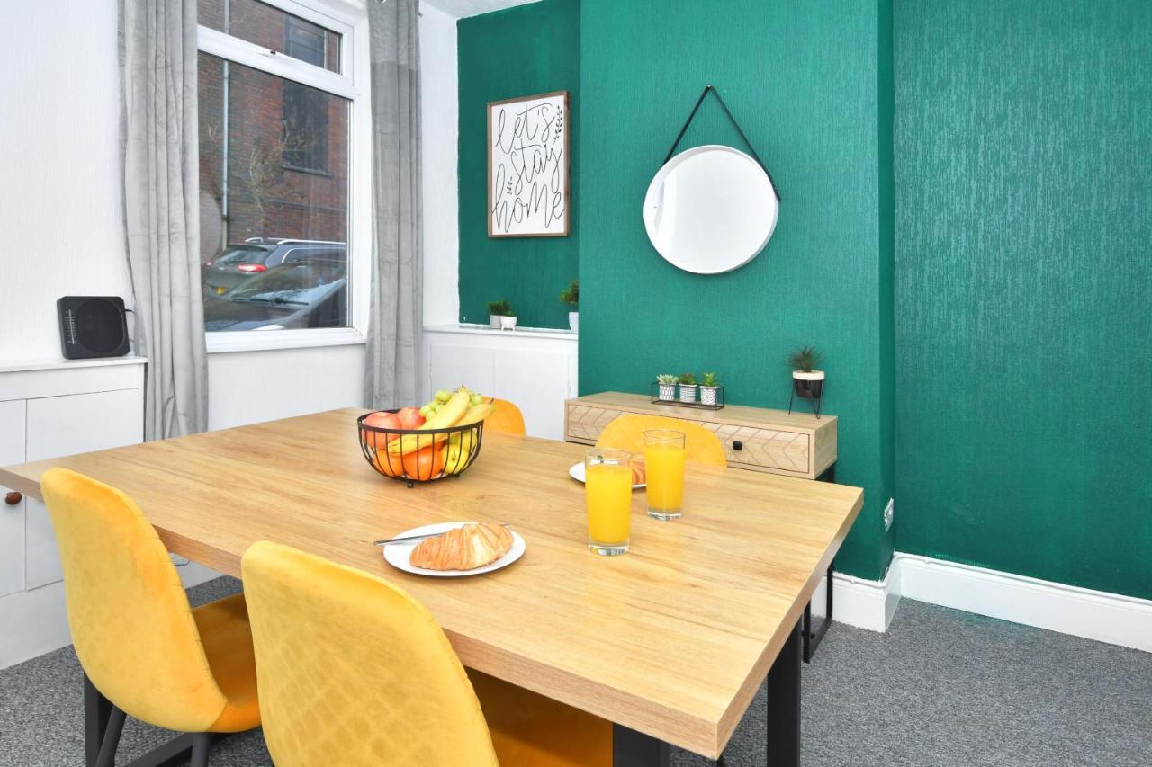 The Yellow Door By Avenew Management Serviced Accommodation Stoke-on-Trent Buitenkant foto